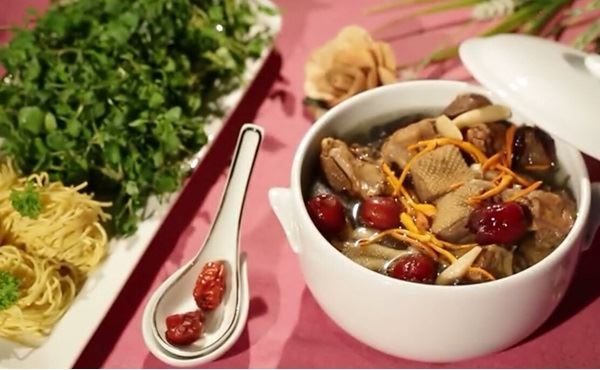 Cách nấu đông trùng hạ thảo với thịt vịt hầm ngon bổ dưỡng