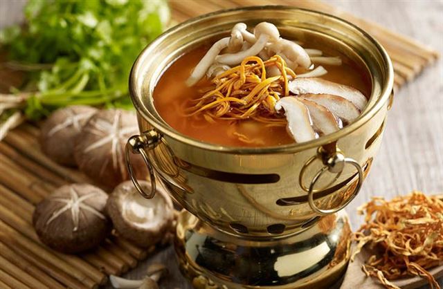 Người ăn chay có dùng được đông trùng hạ thảo không? Phương pháp dùng đông trùng hạ thảo hiệu quả cho người ăn chay