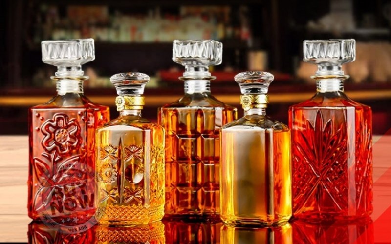 Rót rượu vang vào chai nhỏ hơn