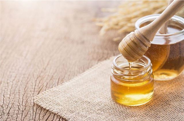 Uống mật ong buổi sáng thải độc, làm sạch dạ dày.