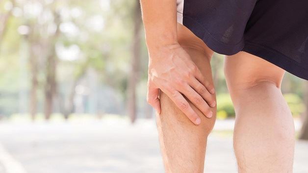 3 biểu hiện ở chân khi đi bộ cho thấy mạch máu của bạn đang tắc nghẽn.